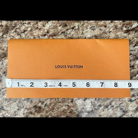Louis Vuitton Receipt Holder Louis Vuitton Receipt Holder - Picture 6 of 8